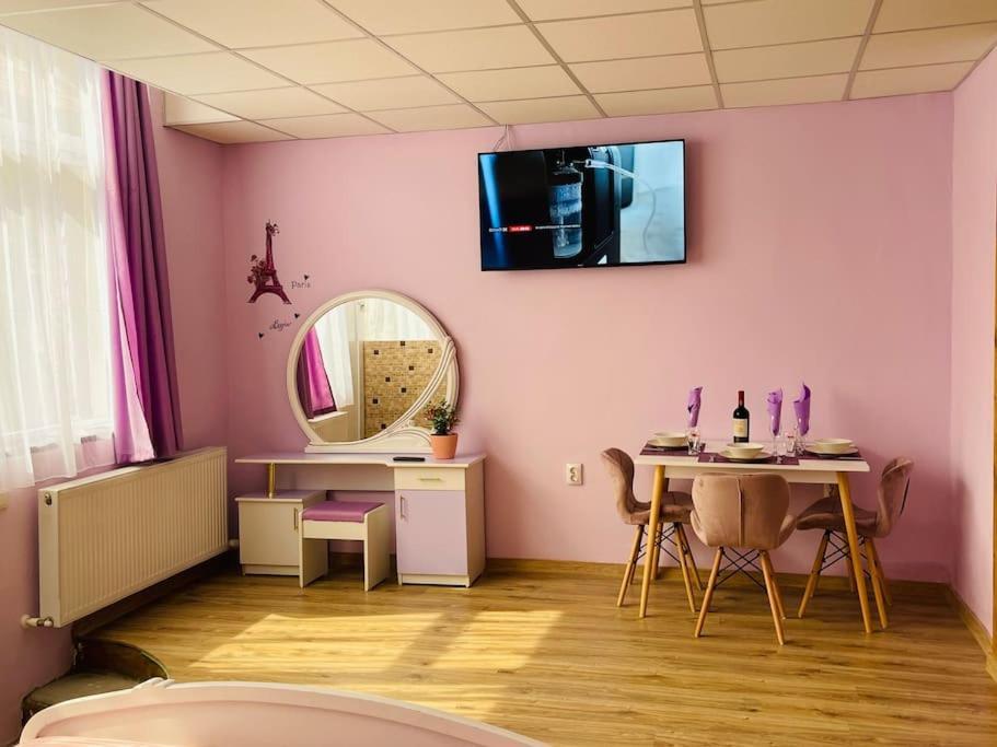 Lavender Luxury Apartment Oradea Dış mekan fotoğraf